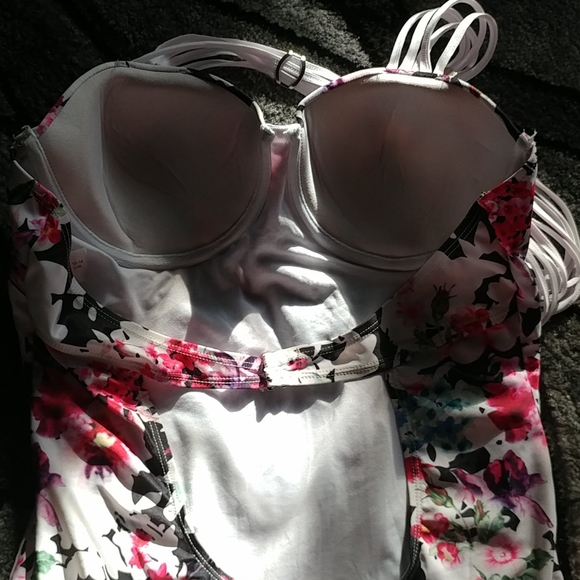 🌺🌸Bathing suit🌺🌸 - Picture 2 of 5
